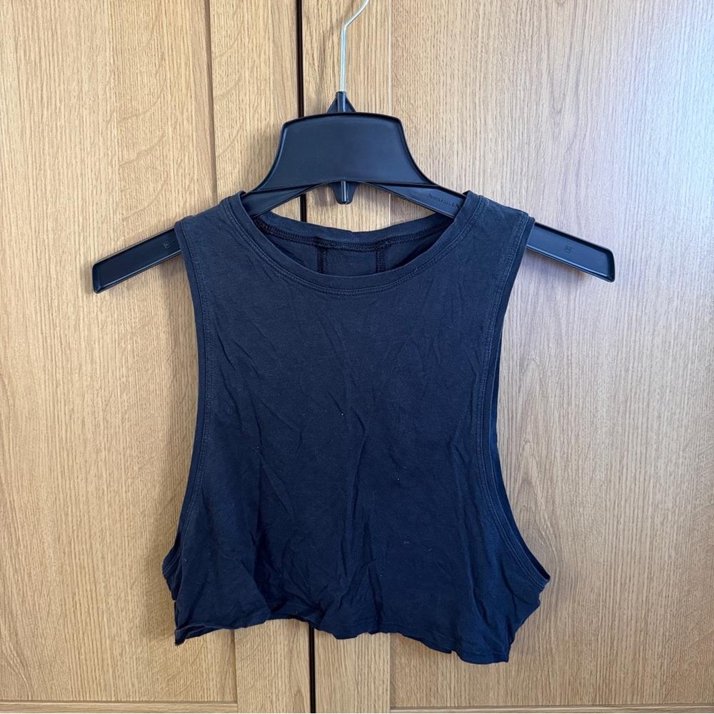 Women’s Lululemon Black Cropped Muscle Tank Top